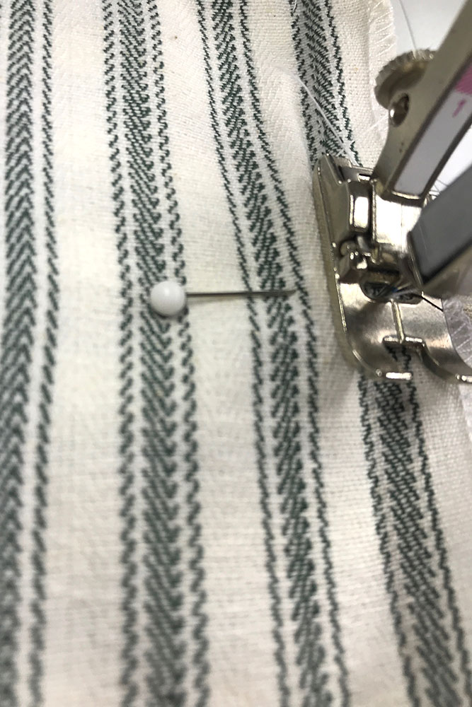 How to Put an Invisible Zip into a Cushion Living a Real Life